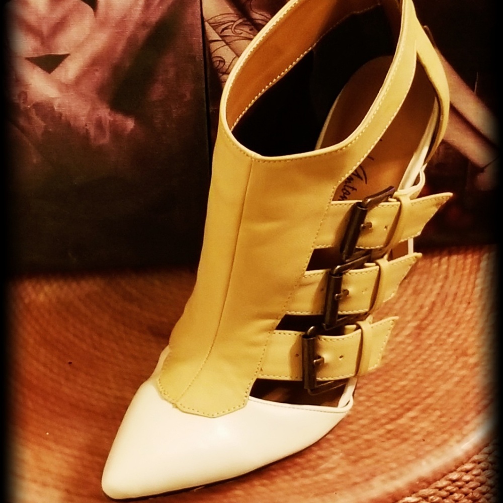 Michael Antonio stiletto boots. Size 6.5